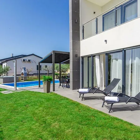 Noa Villa *