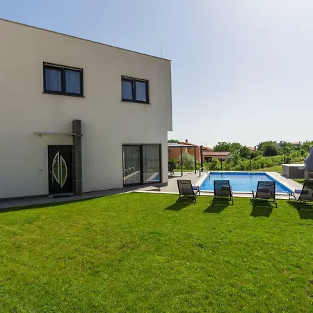 Noa Вилла Labinci